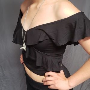 BLACK OFF THE SHOULDER CROP TOP